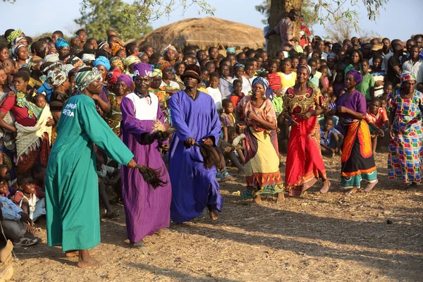 Bailarines tradicionales en una ceremonia de Gule Wamkulu — Foto de Stock