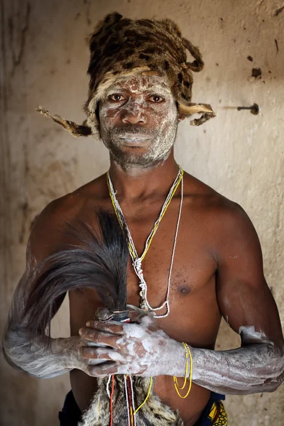 Traditionelle Heilerin, Tansania — Stockfoto