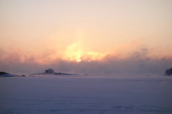 Lever de soleil d'hiver au bord de la mer Baltique — Photo