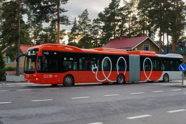 Helsinki Finlandia Agosto 2021 Nuevo Autobús Articulado Eléctrico Hsl Operado —  Fotos de Stock