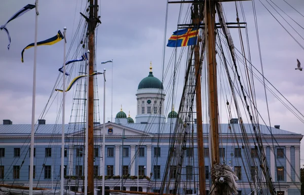 Helsinki derrière les mâts — Photo