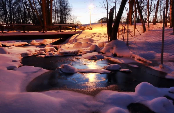 Bevroren rivier in Helsinki — Stockfoto