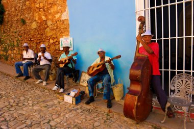 Trinidad, Küba'da sokak müzisyenleri