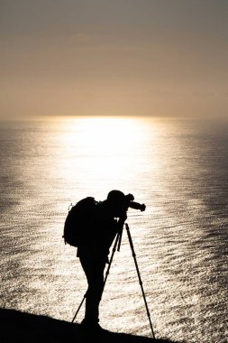 Fotoğrafçı aşıklar aşıkları yakalıyor.
