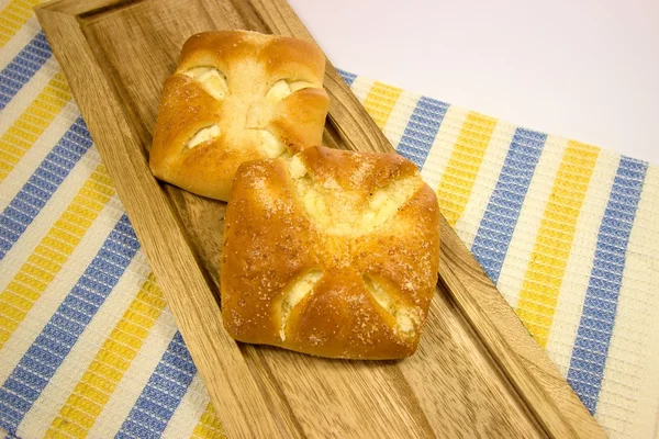 kek krem peynir ile doldurulmuş