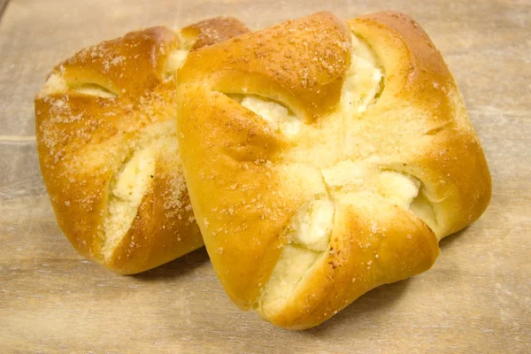 kek krem peynir ile doldurulmuş