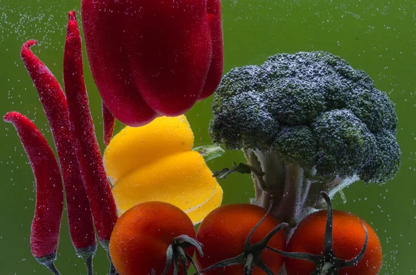 Composición Con Verduras Orgánicas Crudas Variadas Con Gotas Agua — Foto de Stock