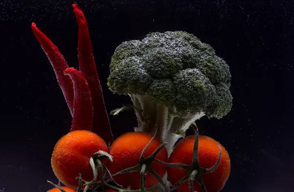 Verduras Tomate Brócoli Pimienta Aislado Negro — Foto de Stock