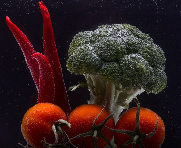 Legumes Tomate Brócolis Pimenta Isolada Preto — Fotografia de Stock