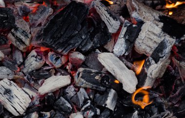Yangından sonra büyük sıcak kömür