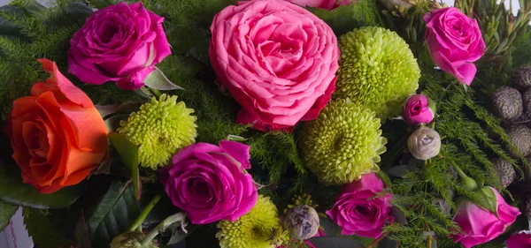 Крупный план цветущего весеннего букета цветов — стоковое фото