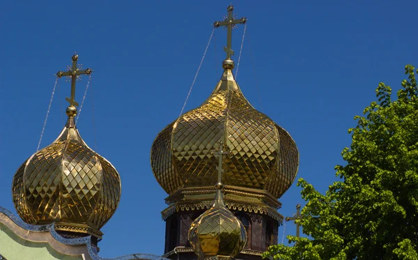 Gyllene kupol av kyrkan. — Stockfoto