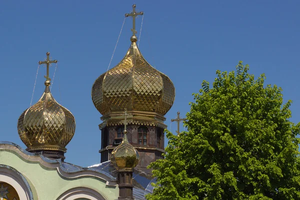 Gyllene kupol av kyrkan. — Stockfoto