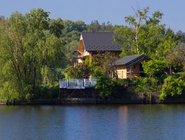 Vackert Trähus Nära Floden Dniepr — Stockfoto
