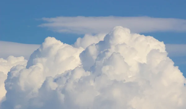Γαλάζιος Ουρανός Σύννεφα Τοπ Παγωτό — Φωτογραφία Αρχείου
