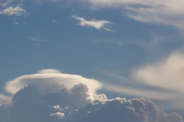 Cielo Blu Con Nuvole Top Gelato — Foto Stock
