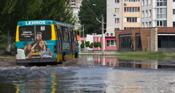 Cherkassy Ukrajna 2016 Június Autók Vezetési Elöntött Úton Során Árvíz — Stock Fotó