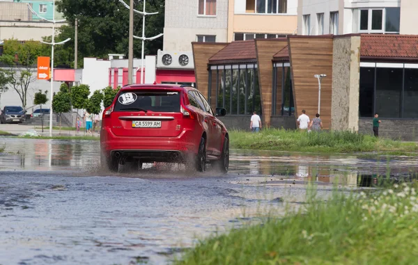 Черкаси Україна Червня 2016 Автомобілі Затопленій Дорозі Під Час Повені — стокове фото