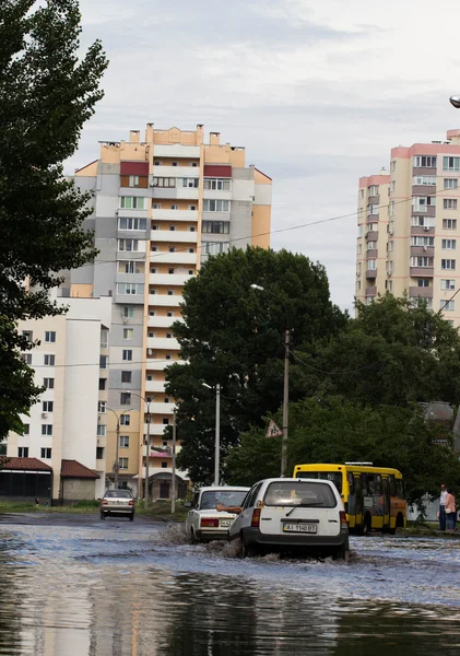 Cherkassy Ucrania Junio 2016 Coches Conduciendo Por Una Carretera Inundada — Foto de Stock