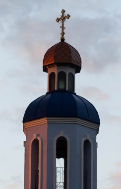 Kilise n günbatımı gökyüzü