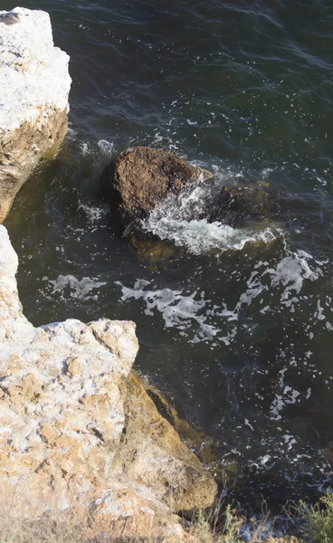 Sea Waves Breaking Rocks Splashes — Stock Photo, Image