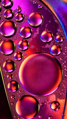 Su ve yağ damlası. Dikey soyut arkaplan