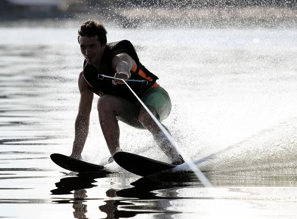 Atleta esqui aquático — Fotografia de Stock