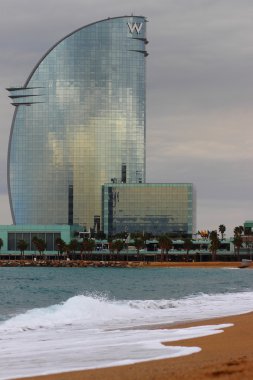 Barcelona'da gökdelen yelken