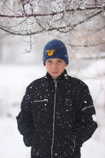 Teen boy out in the snow — Stock Photo, Image