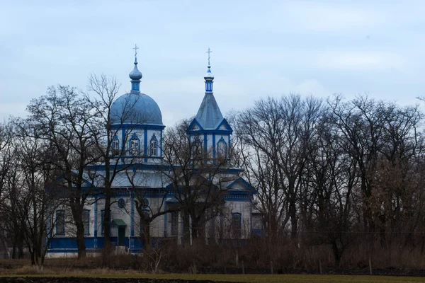 Chiesa ortodossa blu a Skorikovka, Ucraina — Foto Stock