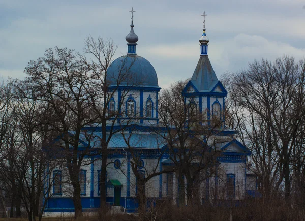 Chiesa ortodossa blu a Skorikovka, Ucraina — Foto Stock