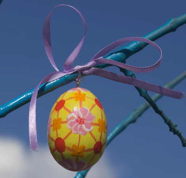 Uova di Pasqua sull'albero — Foto Stock
