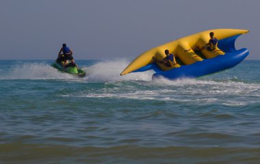  batman teknede eğleniyor insanlar
