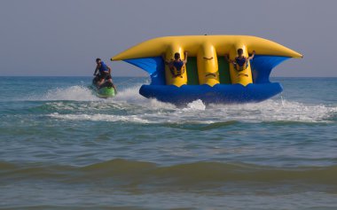  batman teknede eğleniyor insanlar