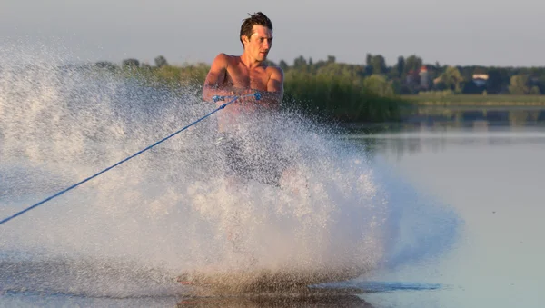 Wakeboarder dělat trik — Stock fotografie