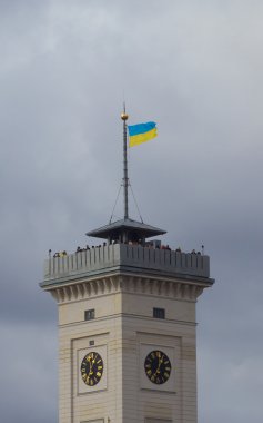 Lviv Belediye Binası 1830-1845 kulede Pazar veya Rynok Meydanı yer alan 65 m yükseklik inşa. Lviv meydanda Rynok