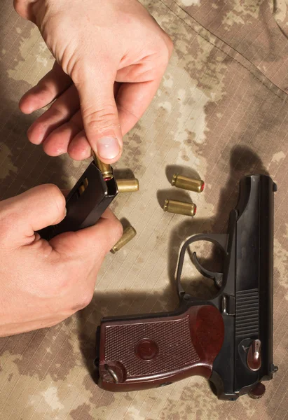 Men load ammo in the clip Makarov pistol — Stock Photo, Image