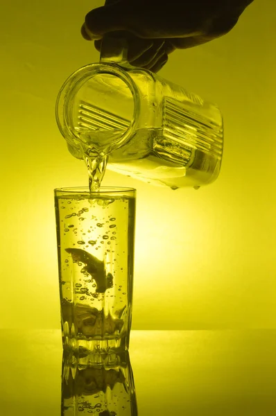 Lemons fell in  glass with water — Stock Photo, Image