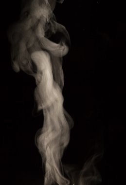 dumanı siyah arkaplanda