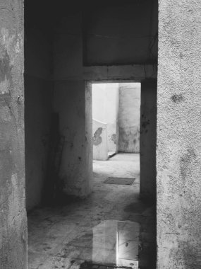 Liderlik çizgisi, kurşun çizgiler, fotoğrafçı tarafından çerçevelenmiş ve göstericinin gözünü belirli bir noktaya çekmek için yerleştirilmiş bir fotoğrafta görünen çizgilerdir.. 