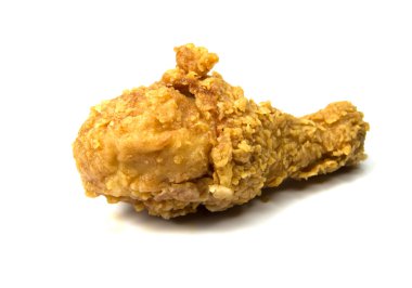 Beyaz arka planda kızarmış tavuk