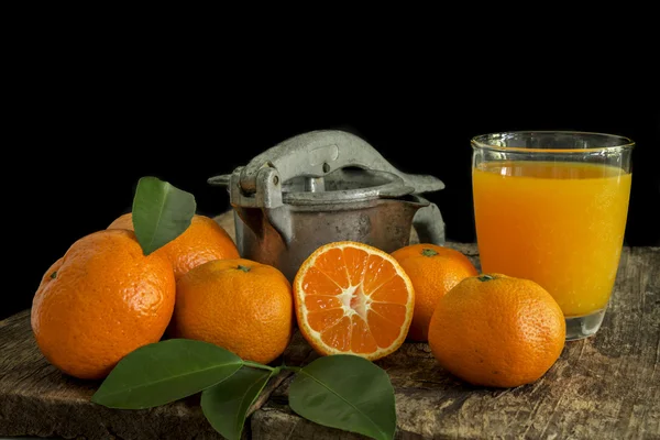 Natürmort mandalina ve katı meyve sıkacağı