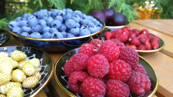 Juicy Tasty Fresh Berries Raspberries White Red Strawberries Blueberries Cherry — Stock Photo, Image