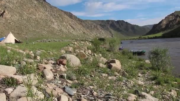 Boat Anchored Rocky River Bank Mongolian River Valley Surrounded Mountains — Stock Video