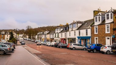 Kirkcudbright, İskoçya - 15 Aralık 2020: St. Cuthbert 's Caddesi Kirkcudbright, Dumfries ve dörtnala, İskoçya
