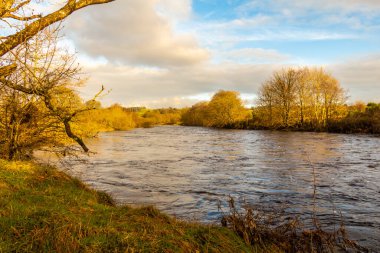 Ken 'in Suyu, St. John' s kasabası Dalry ve New Galloway arasında kış güneşi, Dumfries ve Galloway, İskoçya