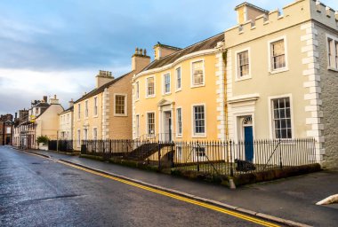 Kirkcudbright, Dumfries ve Galloway, İskoçya 'daki eski High Street binaları