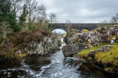 Üniversite Linn Şelalesi ve Kendoon, Dumfries ve Galloway, İskoçya 'da Ken' in Suyu üzerindeki havuz