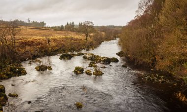 Dundeugh 'daki Deugh Suyu, Kendoon Elektrik Santrali, Dumfries ve Galloway, İskoçya