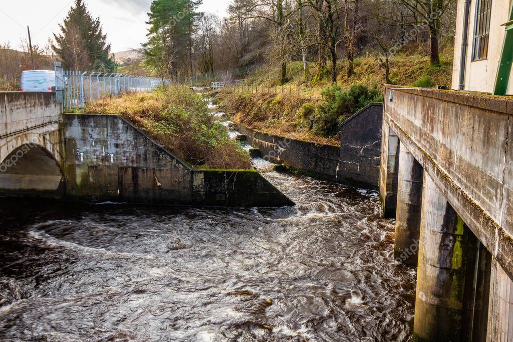 Pase de pescado o escalera de salmón en la central eléctrica Earlstoun